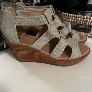 Dr. Scholl's Later Strappy Faux Leather Wedge Sandal 7.5M